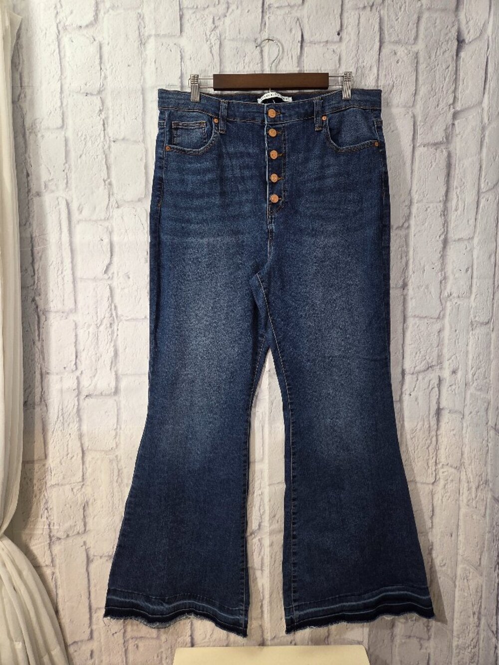 Celebrity Pink 19 Medium Wash Denim Blue High Rise Button Fly Super Flare Jeans